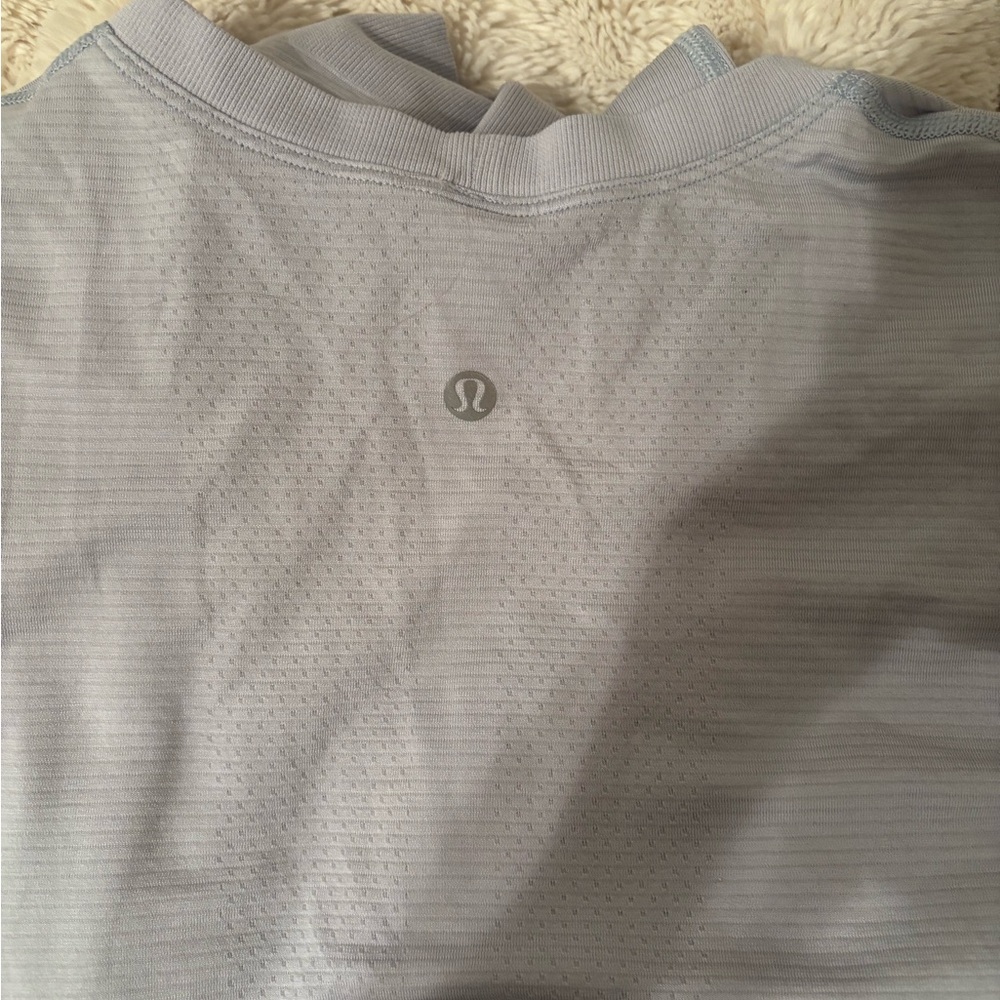 lululemon athletica Women’s Light Gray-Purple Long Sleeve Tee